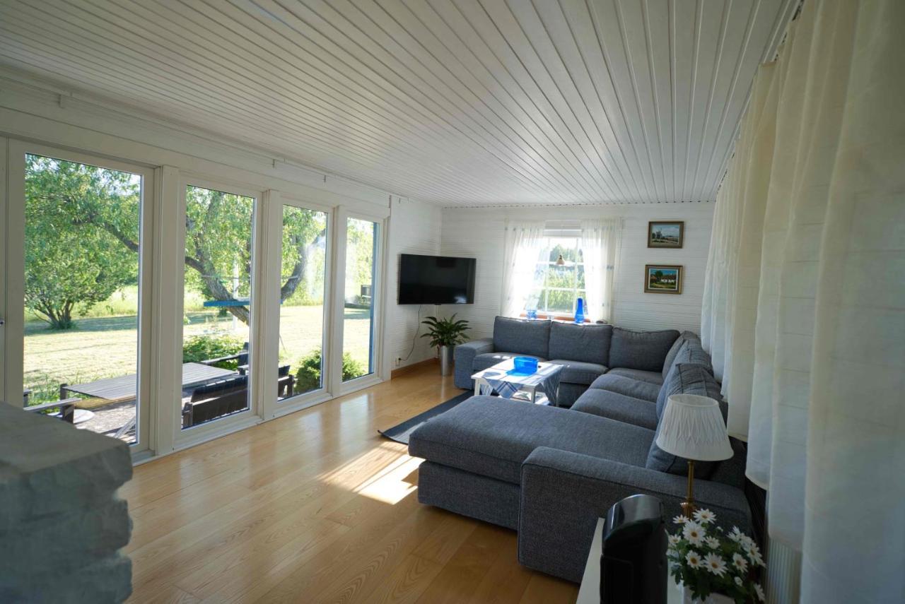 Rosenborgs Friluftspensionats Stugor Med Koek Farjestaden Exterior photo