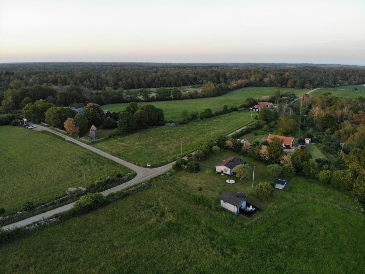 Rosenborgs Friluftspensionats Stugor Med Koek Farjestaden Exterior photo